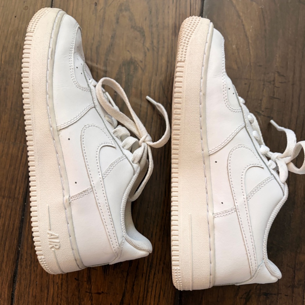 Nike Kids Air Force 1 White Sneakers size 6y used great condition - Picture 3 of 10